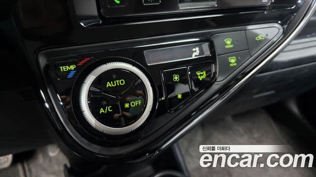 Toyota Prius C 2019 — Şəkil 20/35