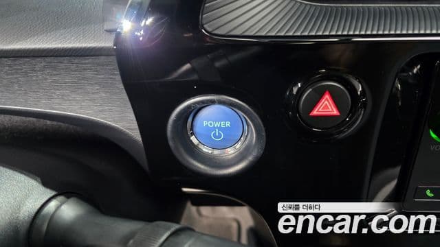 Toyota Prius C 2019 — Şəkil 34/35