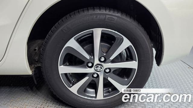 Toyota Prius C 2019 — Şəkil 30/35
