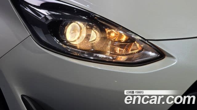 Toyota Prius C 2019 — Şəkil 2/35