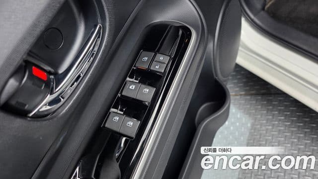Toyota Prius C 2019 — Şəkil 28/35