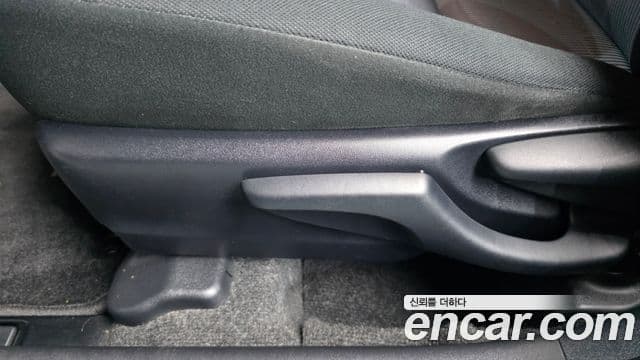 Toyota Prius C 2019 — Şəkil 12/35