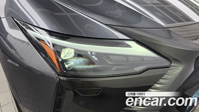 Lexus RZ450e 2023 — Photo 15/32