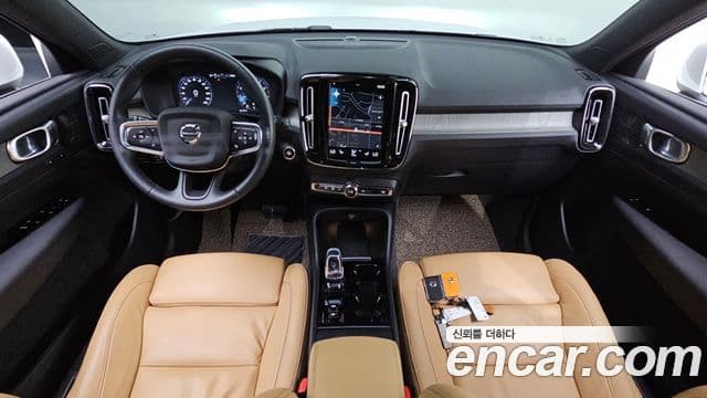 Volvo XC40 2021 — Фото 7/20