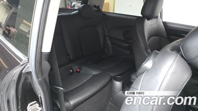 Mini Cooper Electric 2022 — ფოტო 25/31