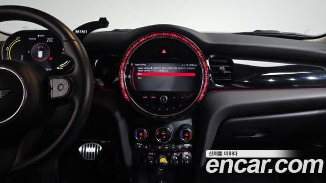 Mini Cooper Electric 2022 — ფოტო 17/31