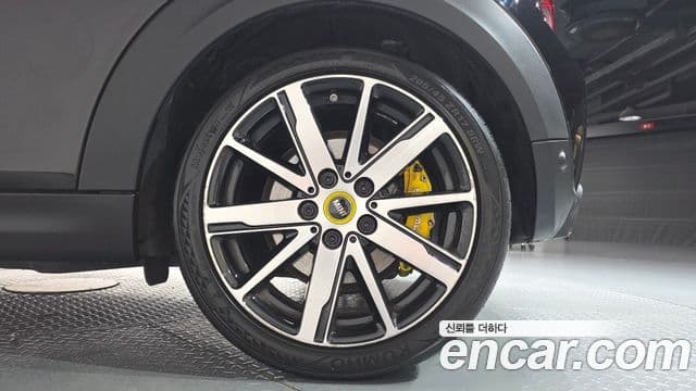Mini Cooper Electric 2022 — ფოტო 30/31
