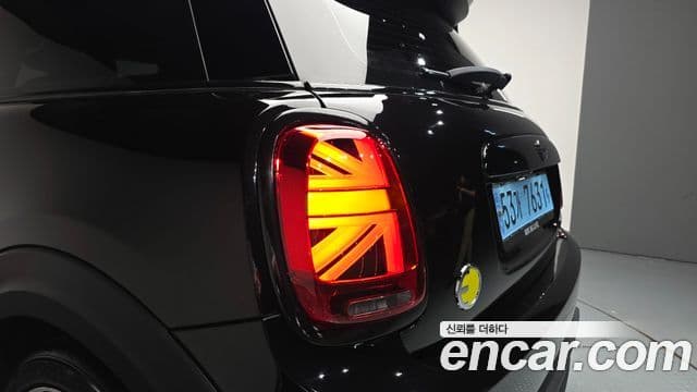 Mini Cooper Electric 2022 — ფოტო 5/31