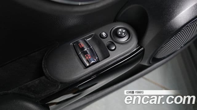 Mini Cooper Electric 2022 — ფოტო 26/31