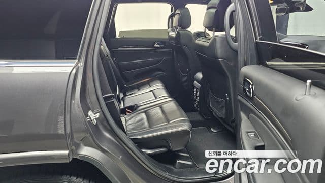 Jeep Grand Cherokee 2021 — Şəkil 14/20