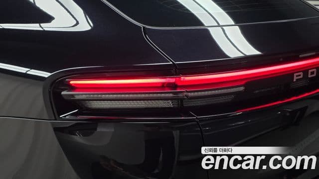 Porsche Macan EV 2025 — ფოტო 8/33