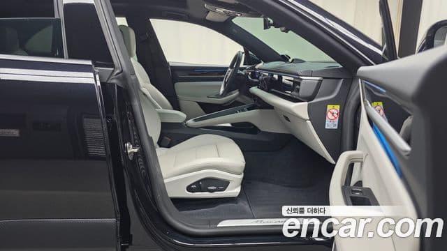 Porsche Macan EV 2025 — ფოტო 23/33