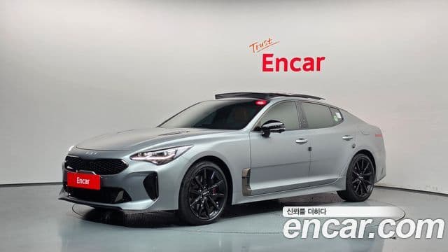 Kia Stinger 2023 — Фото 1/20