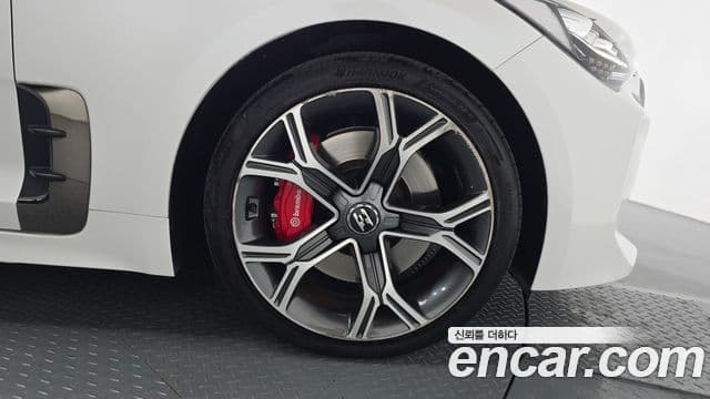 Kia Stinger 2020 — Şəkil 31/32