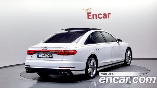 Audi A8 2020 — ფოტო 2/20