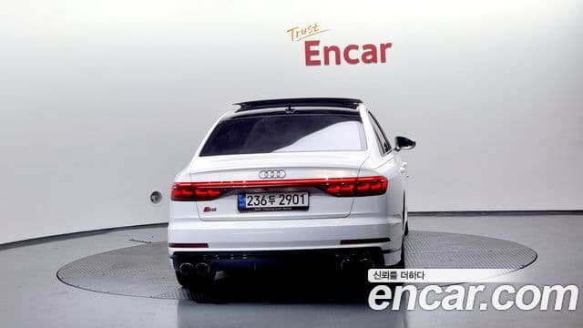 Audi A8 2020 — ფოტო 4/20