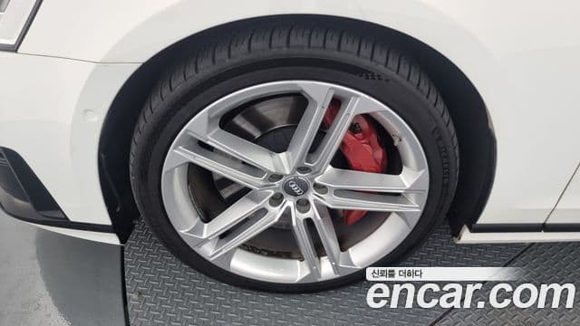 Audi A8 2020 — ფოტო 5/20