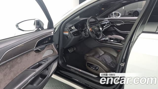 Audi A8 2020 — ფოტო 11/20