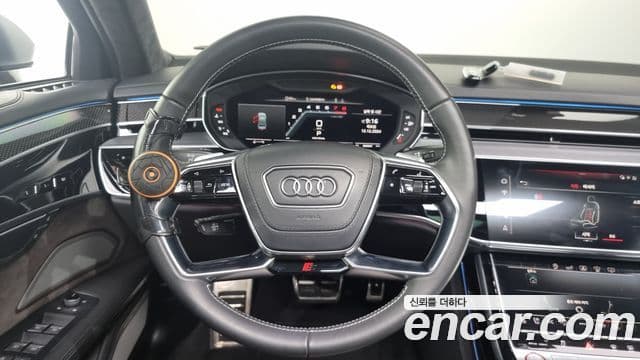 Audi A8 2020 — ფოტო 13/20