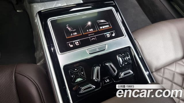 Audi A8 2020 — ფოტო 19/20