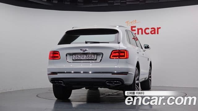 Bentley Bentayga 2019 — фото 4 из 20