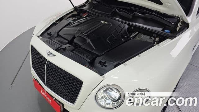 Bentley Bentayga 2019 — фото 6 из 20