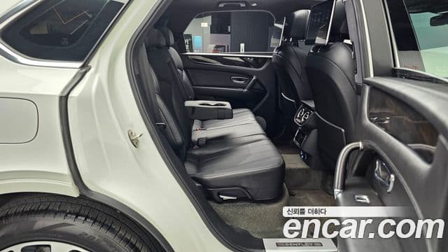 Bentley Bentayga 2019 — фото 12 из 20