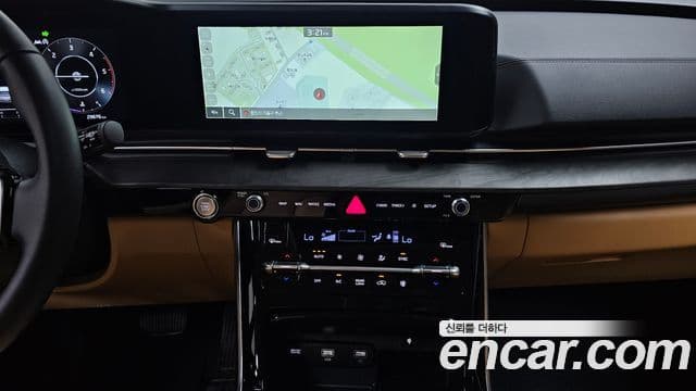 Kia Carnival 2023 — ფოტო 14/20