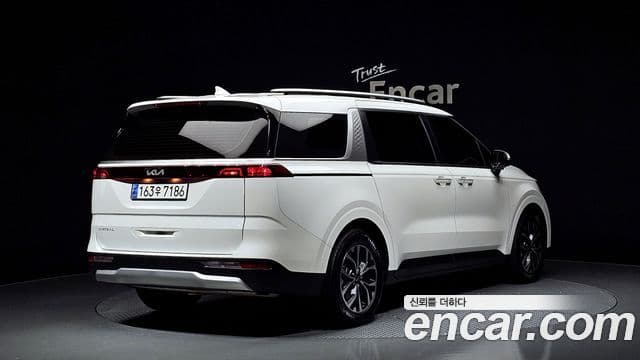 Kia Carnival 2023 — Şəkil 2/20