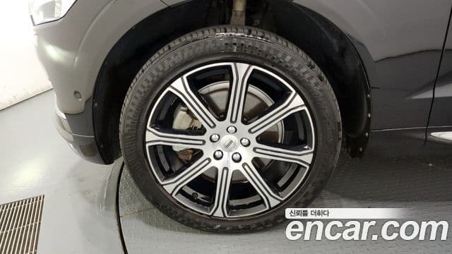 Volvo XC60 2020 — Photo 4/20