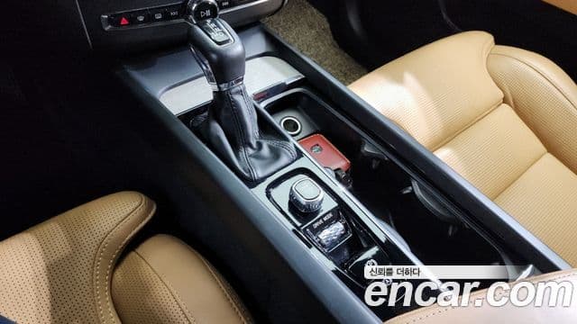 Volvo XC60 2020 — Photo 6/20
