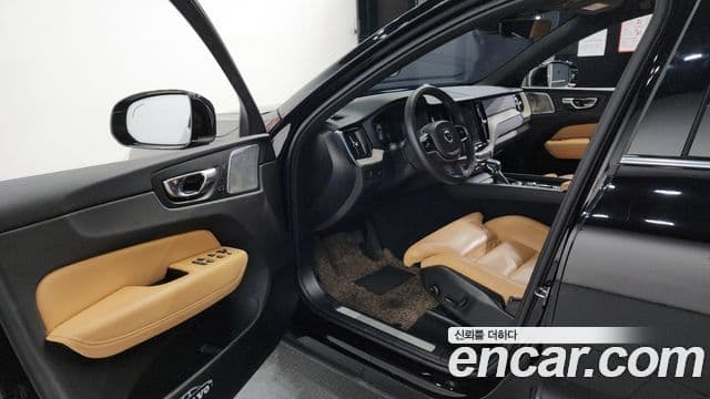 Volvo XC60 2020 — Photo 11/20