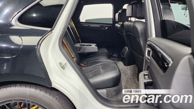 Porsche Macan 2019 — ფოტო 12/20