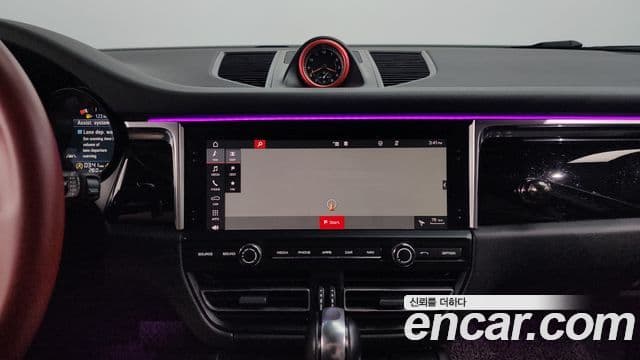 Porsche Macan 2019 — ფოტო 15/20