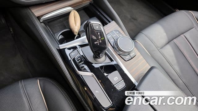 BMW 5 Series 2019 — Şəkil 9/20