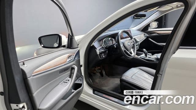 BMW 5 Series 2019 — Şəkil 10/20