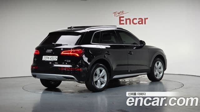 Audi Q5 2020 — ფოტო 2/20