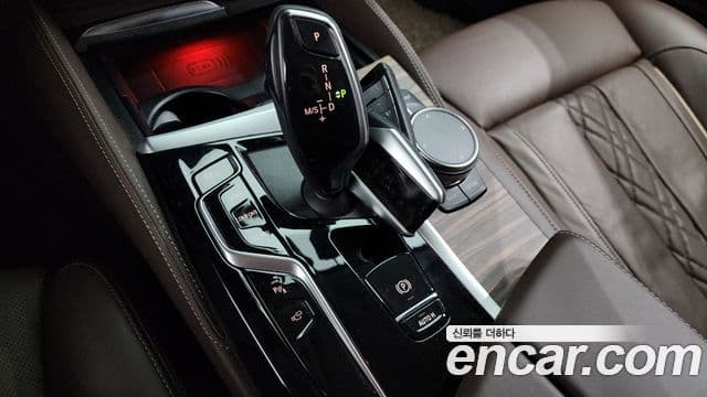 BMW 5 Series 2023 — фото 9 из 20