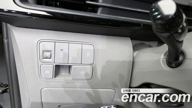 Hyundai Staria 2023 — ფოტო 15/20