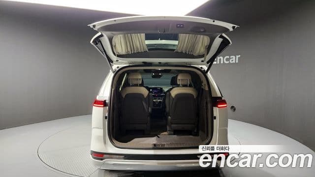 Kia Carnival 2022 — фото 20 из 20