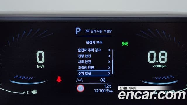 Hyundai Staria 2022 — ფოტო 14/20