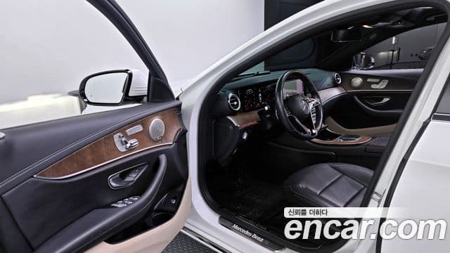 Mercedes-Benz E-Class 2021 — ფოტო 7/19