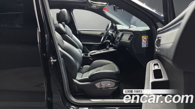 Porsche Macan 2018 — Фото 10/20