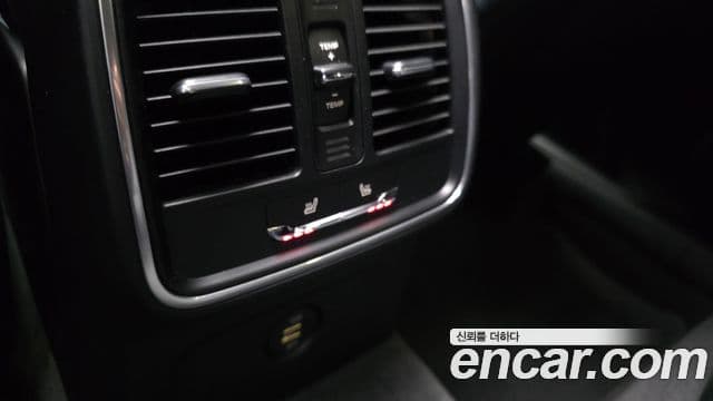 Porsche Macan 2018 — Фото 18/20
