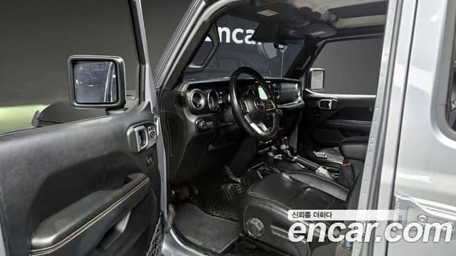 Jeep Wrangler 2019 — фото 10 из 20