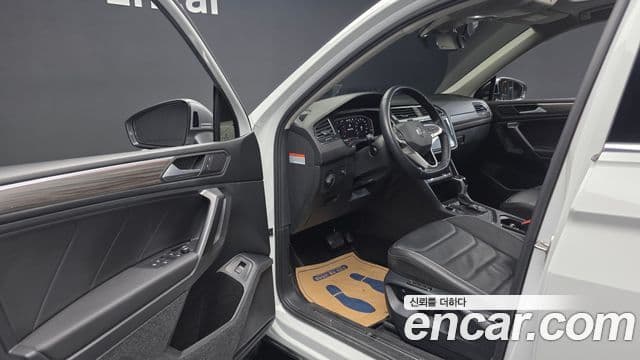 Volkswagen Tiguan Allspace 2023 — фото 10 из 20