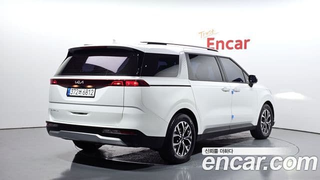 Kia Carnival 2023 — Фото 2/20