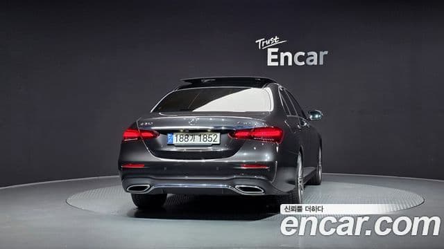 Mercedes-Benz E-Class 2020 — ფოტო 4/20