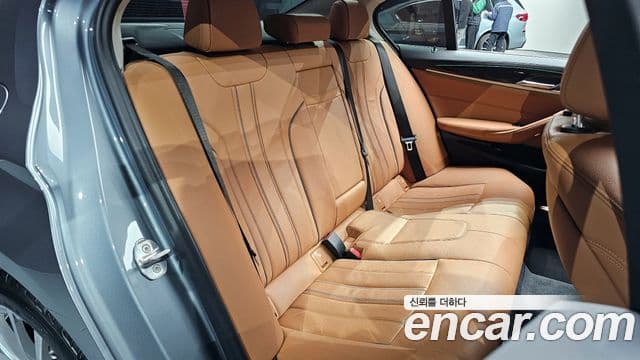 BMW 5 Series 2019 — Şəkil 12/20