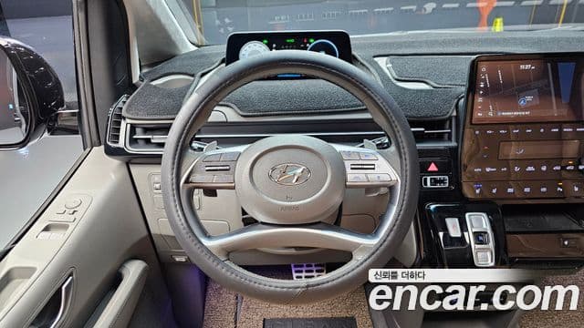 Hyundai Staria 2023 — Şəkil 13/20